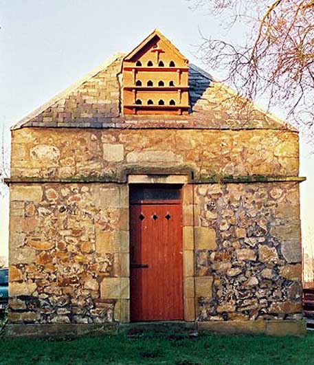 Picture of Binny House doocot.